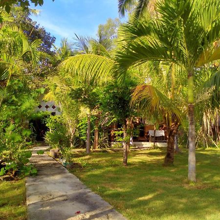 Tunai Cottages Gili Meno Luaran gambar